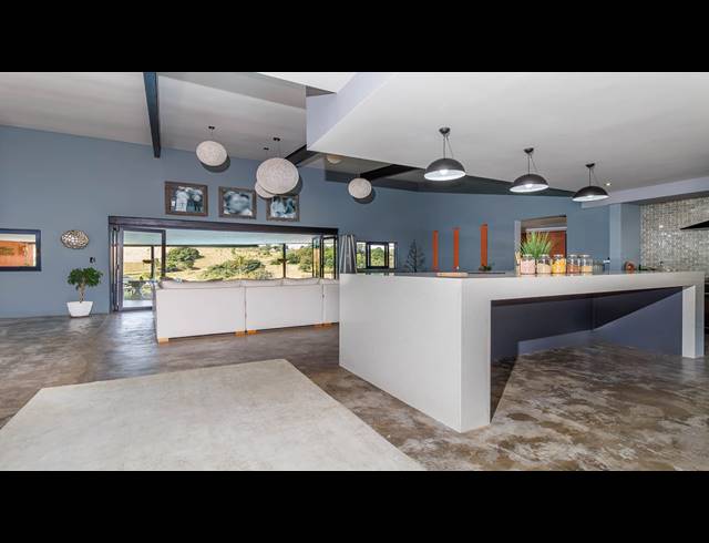 6 BEDROOM TOWNHOUSE FOR SALE IN CRESTHOLME